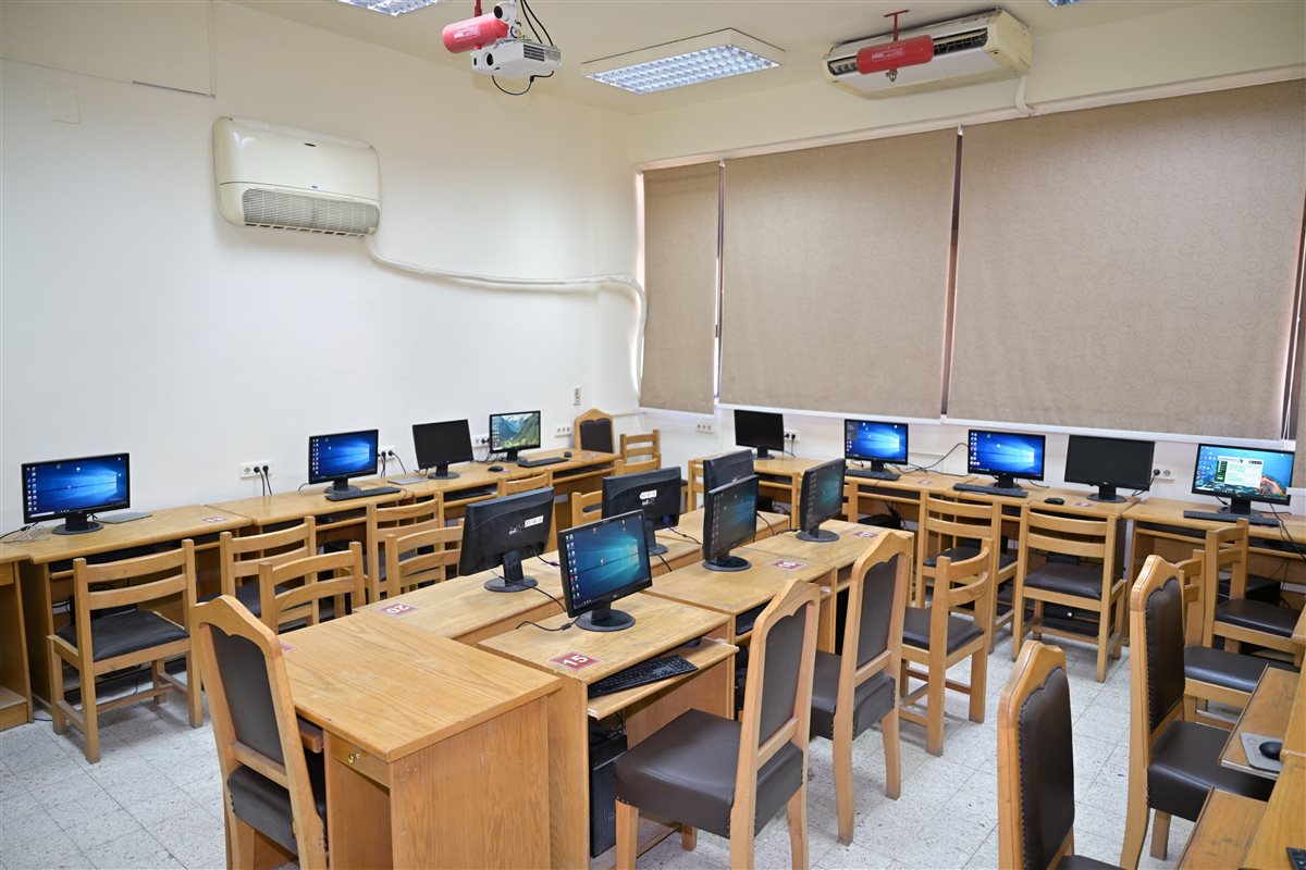 معامل التنسيق المركزية بجامعة القاهرة