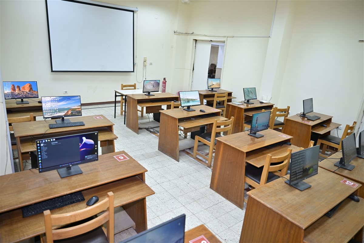 معامل التنسيق المركزية بجامعة القاهرة