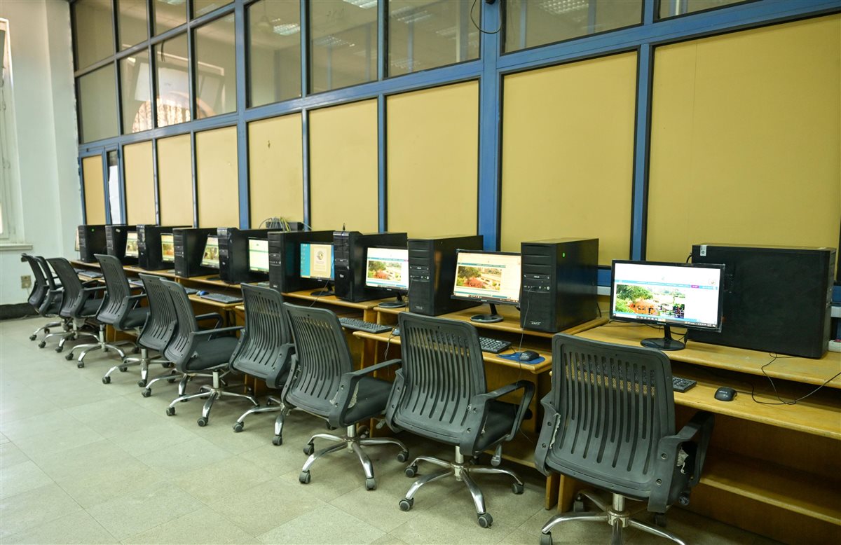 معامل التنسيق المركزية بجامعة القاهرة