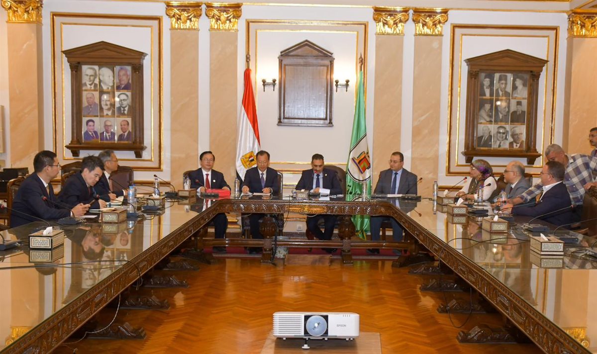 تعاون بين جامعتي القاهرة وجنوب الصين الزراعية