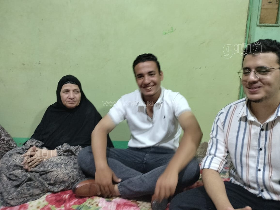 فرحة عارمة في منزل الاول علي التعليم الفنى الزراعي،فيتو