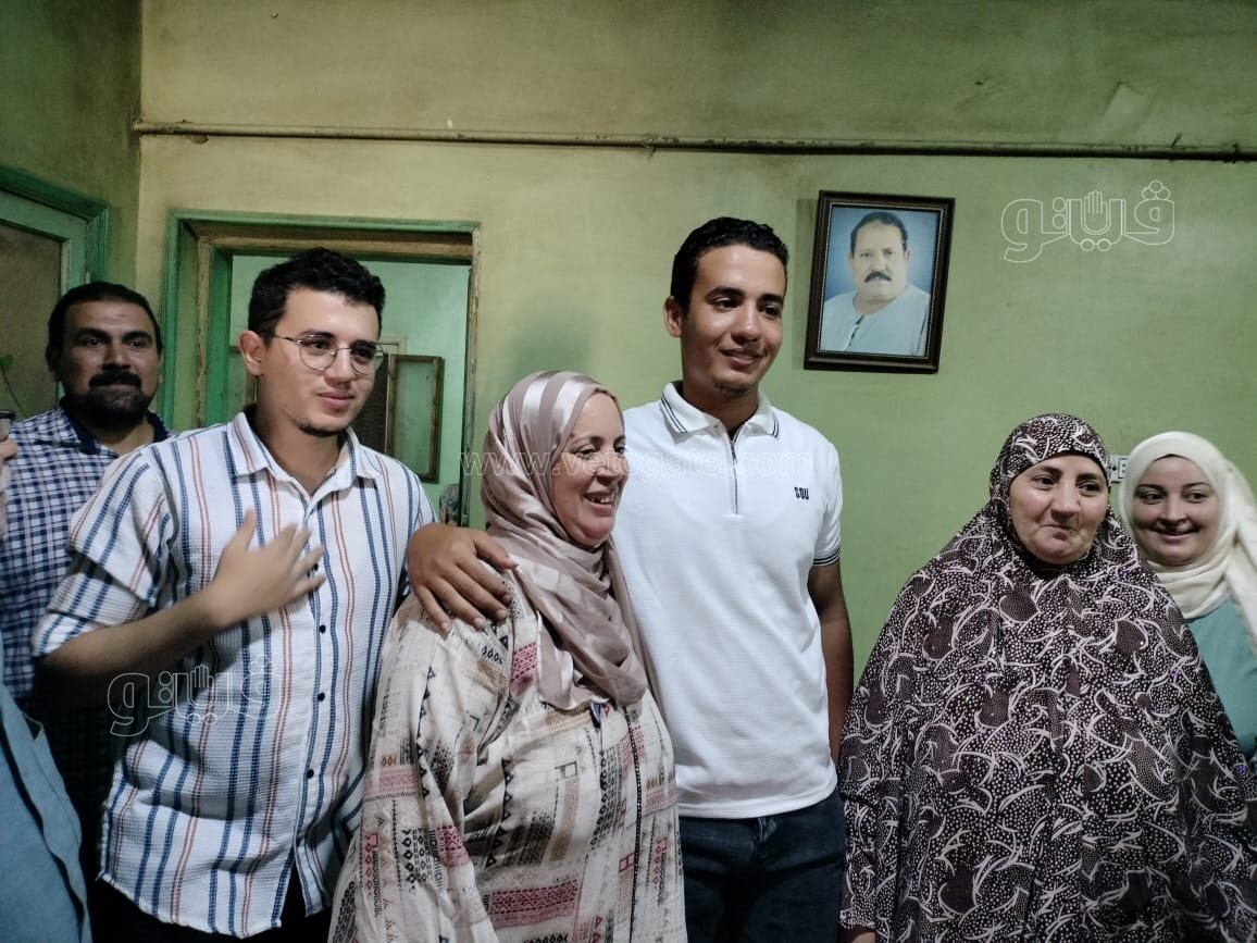 فرحة عارمة في منزل الاول علي التعليم الفنى الزراعي،فيتو