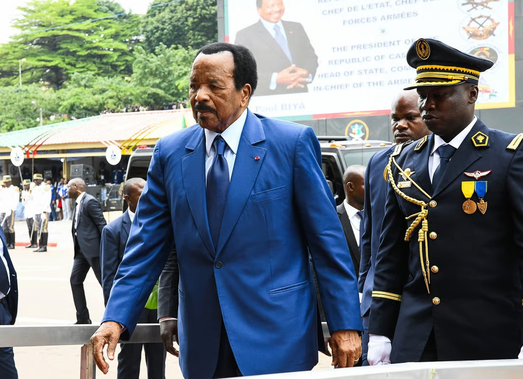 بول بيا رئيس الكاميرون، فيتو