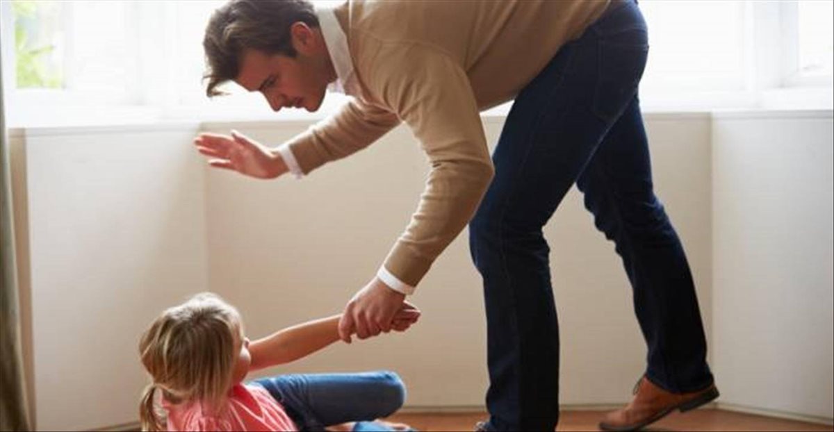 أضرار ضرب الأطفال على الدماغ