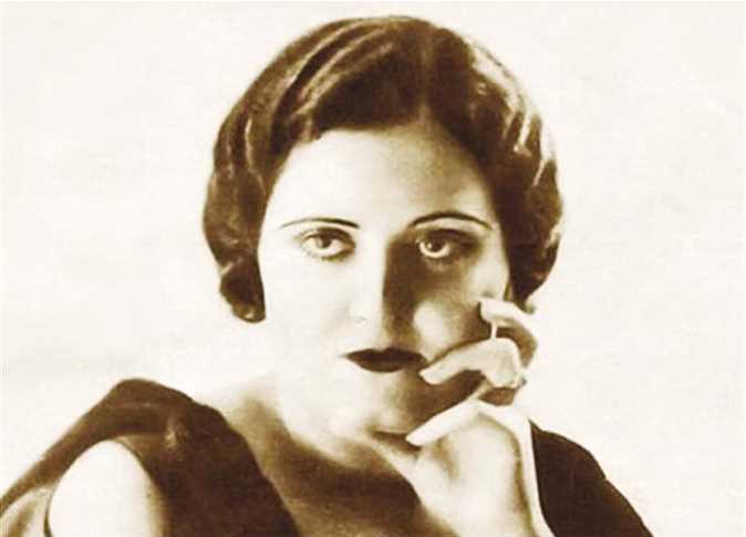 المطربة نادرة أمين 