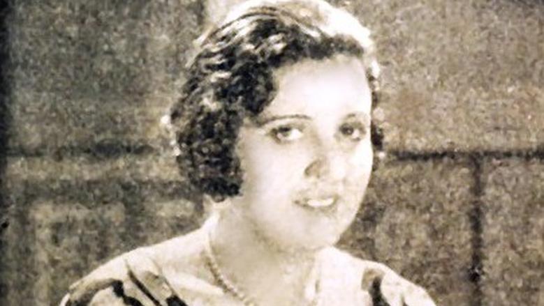 المطربة نادرة أمين 