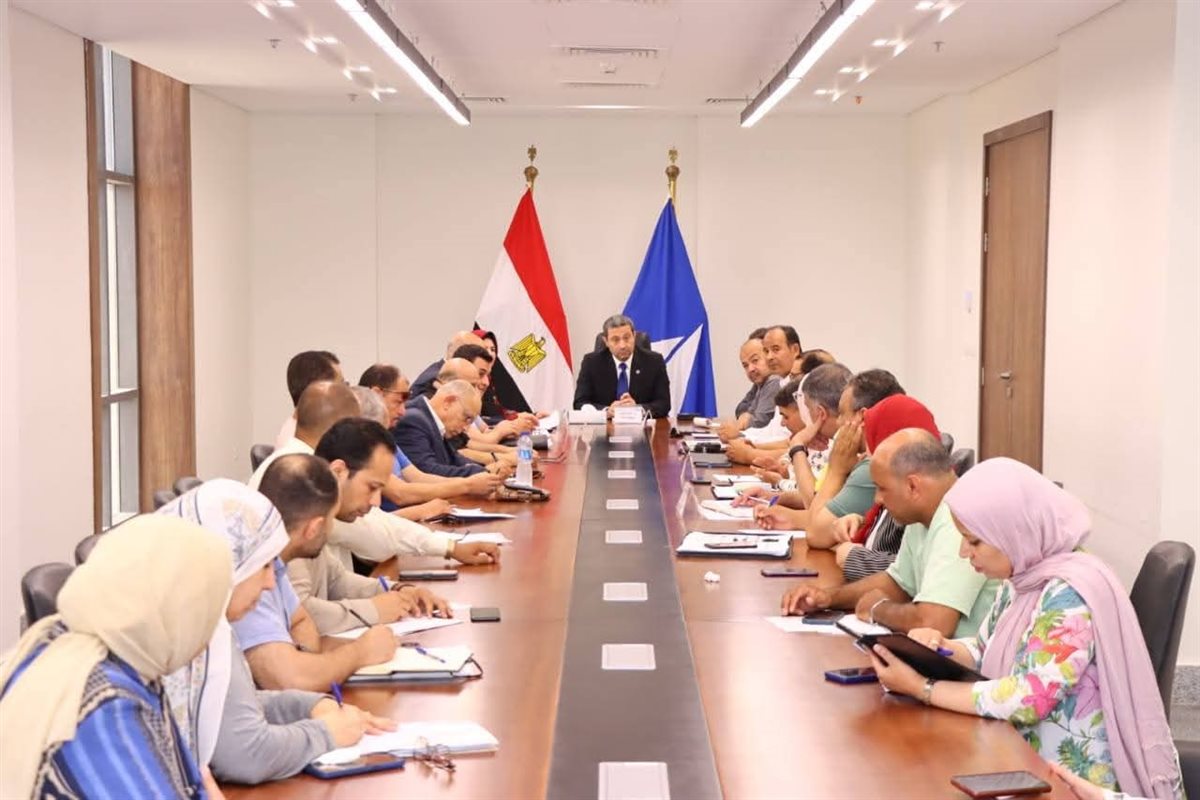 محافظ دمياط يبحث مستجدات تقنين أراضي الدولة