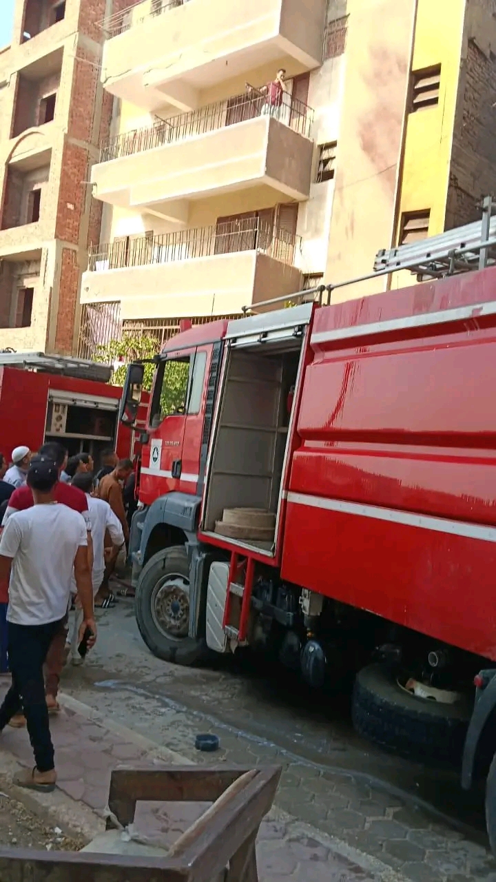 حريق يلتهم مخزن أخشاب بالعاشر من رمضان.. والحماية المدنية تُحبط كارثة،فيتو