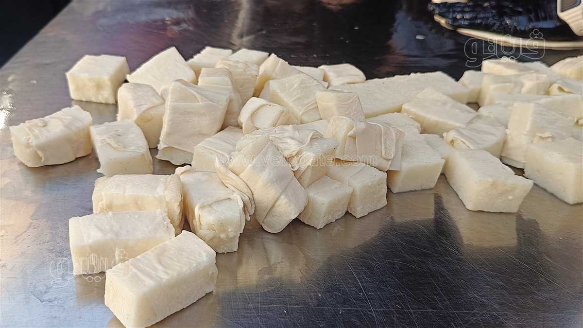 حلوه التمريه والزلابيه قبل وضعها على النار، فيتو