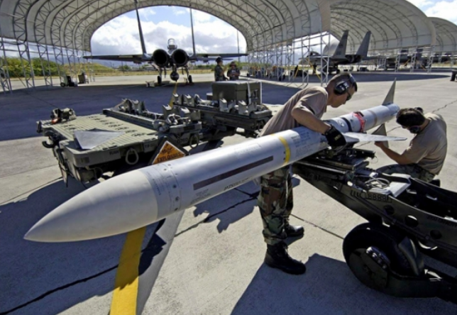 الصواريخ الهجومية والدفاعية في أمريكا تنفذ، فيتو