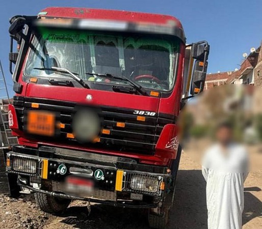 الداخلية تكشف ملابسات اصطدام سيارة نقل بأخرى وهروب قائدها في الشرقية