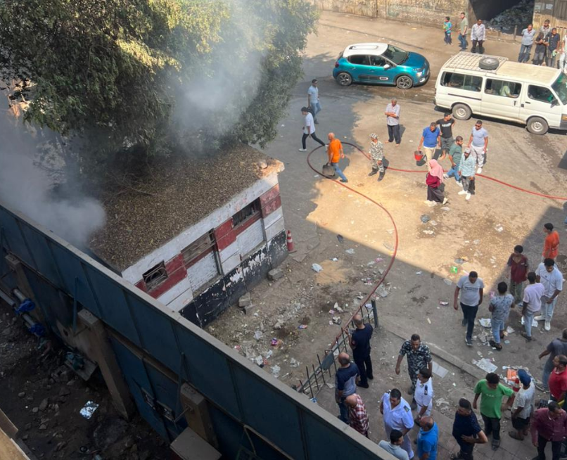 حريق مخلفات بجوار محطة مترو كلية الزراعة