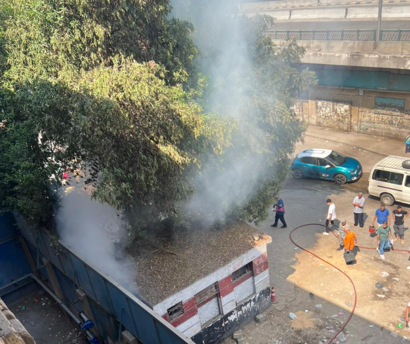 حريق مخلفات بجوار محطة مترو كلية الزراعة