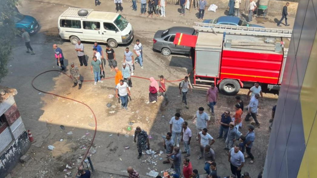 حريق مخلفات بجوار محطة مترو كلية الزراعة