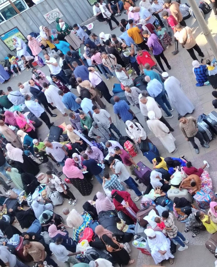 اكتظاظ محطة رمسيس لعودة السودانيين، فيتو
