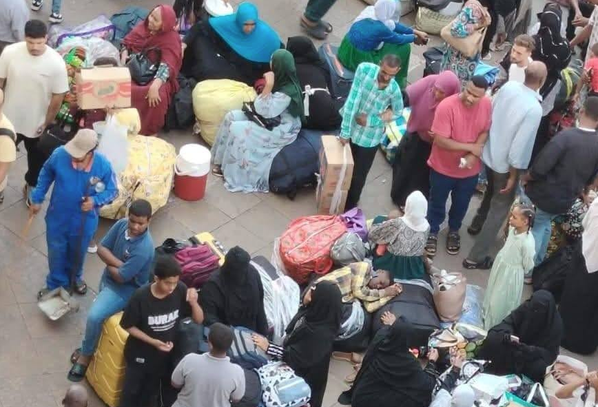 انتظار السودانيين لقطار العودة، فيتو