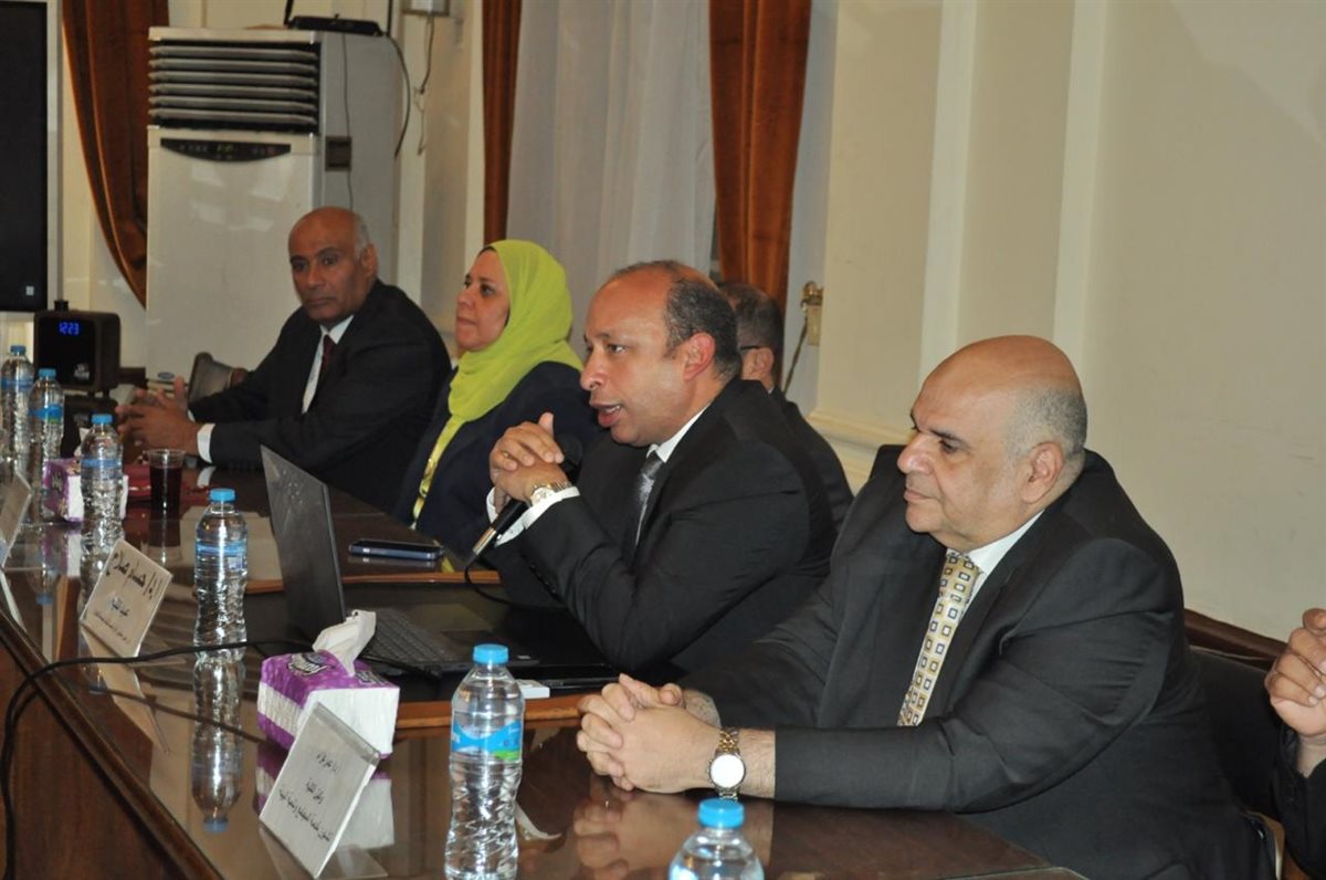 مجلس كلية طب قصر العيني 