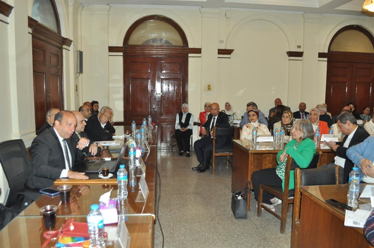 مجلس كلية طب قصر العيني 