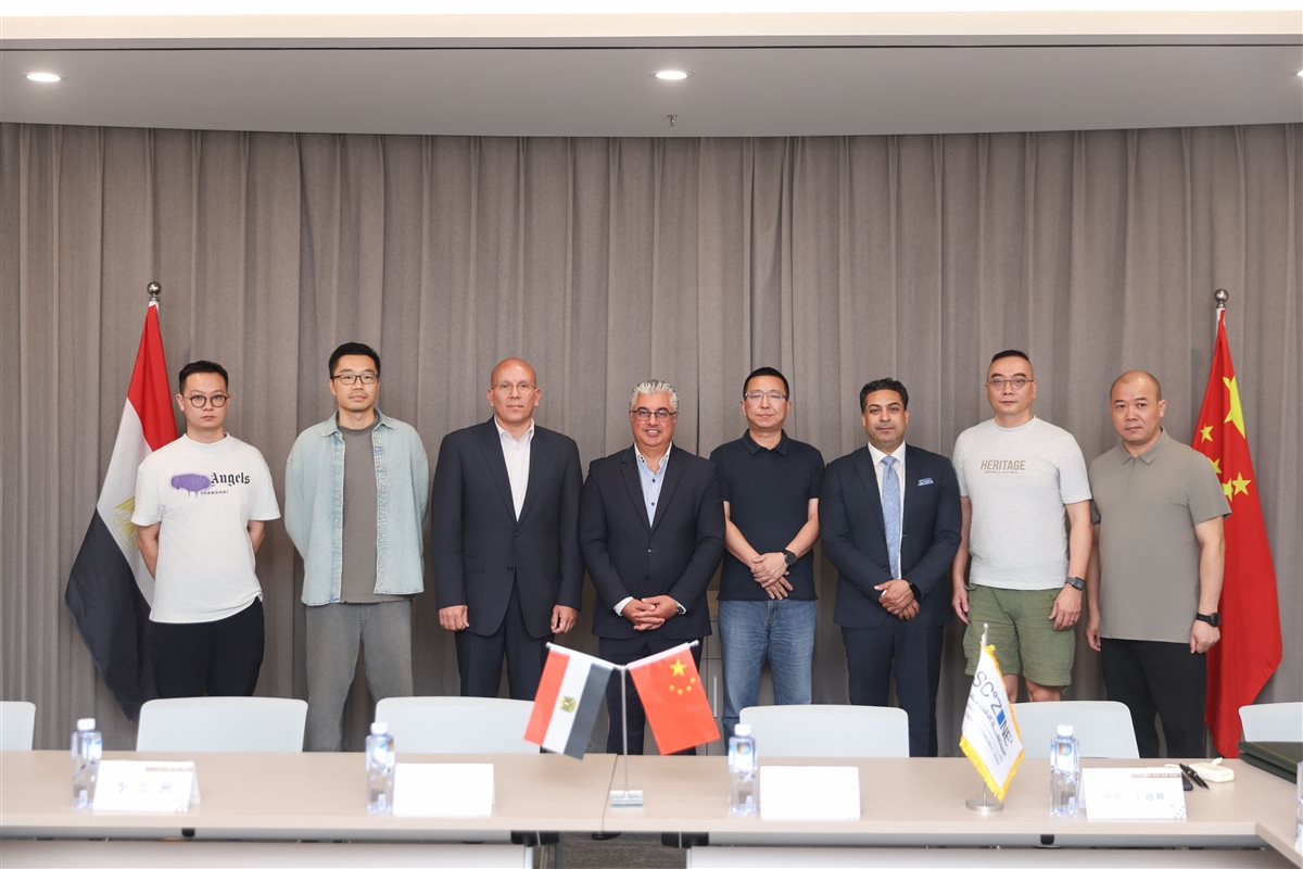 جانب من توقيع العقود، فيتو