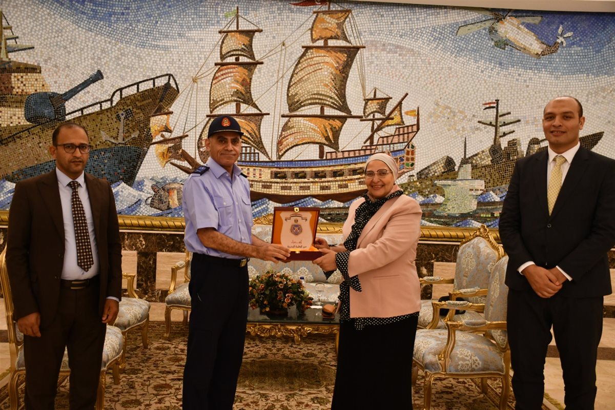 زيارة جامعة حلوان للكلية البحرية 