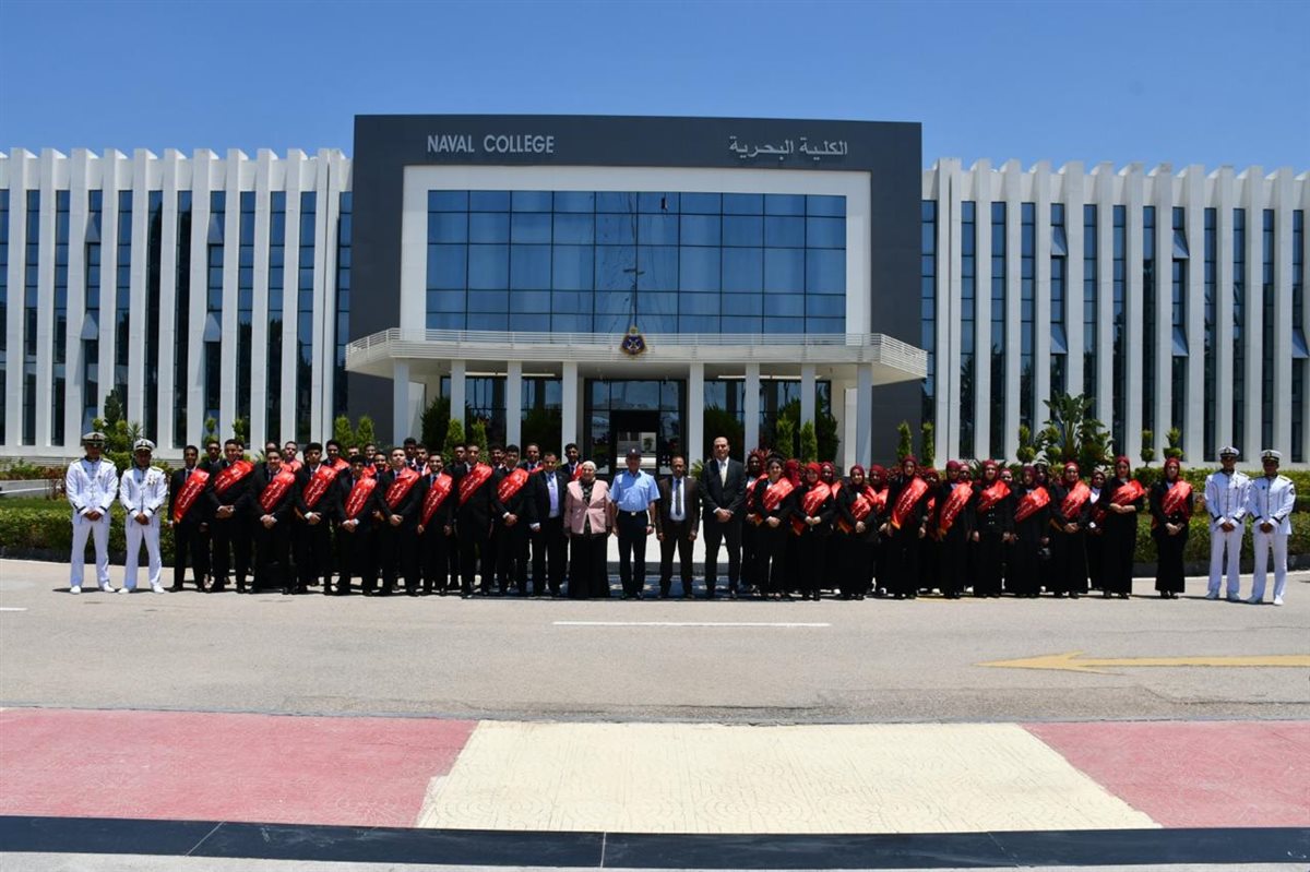 زيارة جامعة حلوان للكلية البحرية