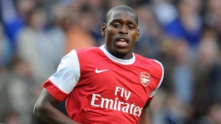 لاعب آرسنال السابق، فيتو