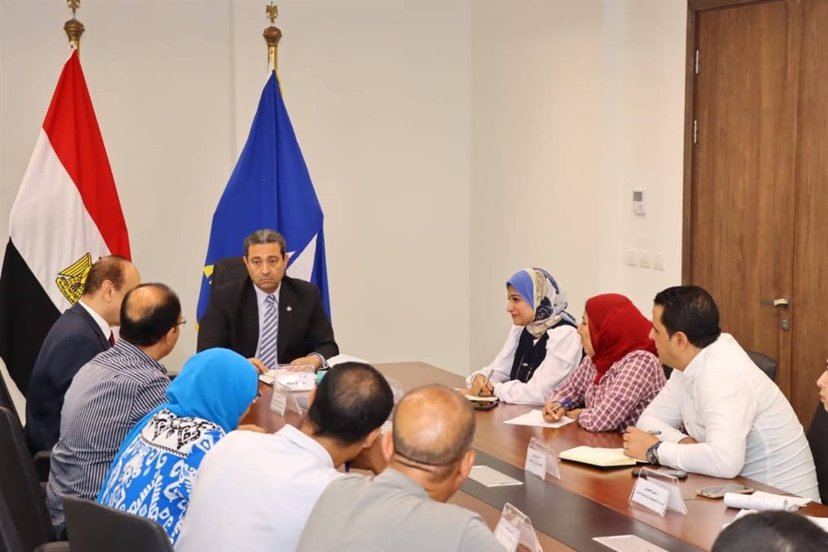 محافظ دمياط يجتمع لمناقشة عدد من ملفات العمل المهمة بمدينة رأس البر