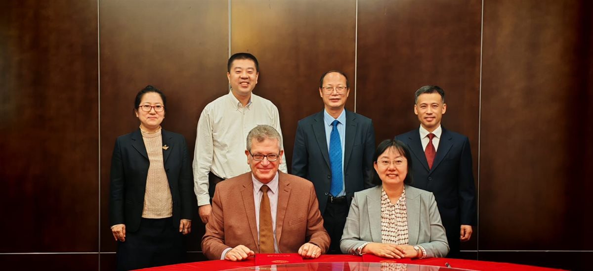 عميد طب بنها في احتفالية السفارة الصينية،فيتو