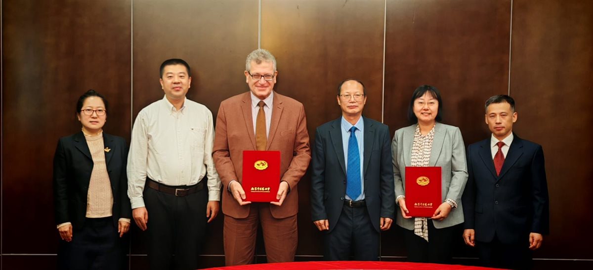 عميد طب بنها في احتفالية السفارة الصينية،فيتو