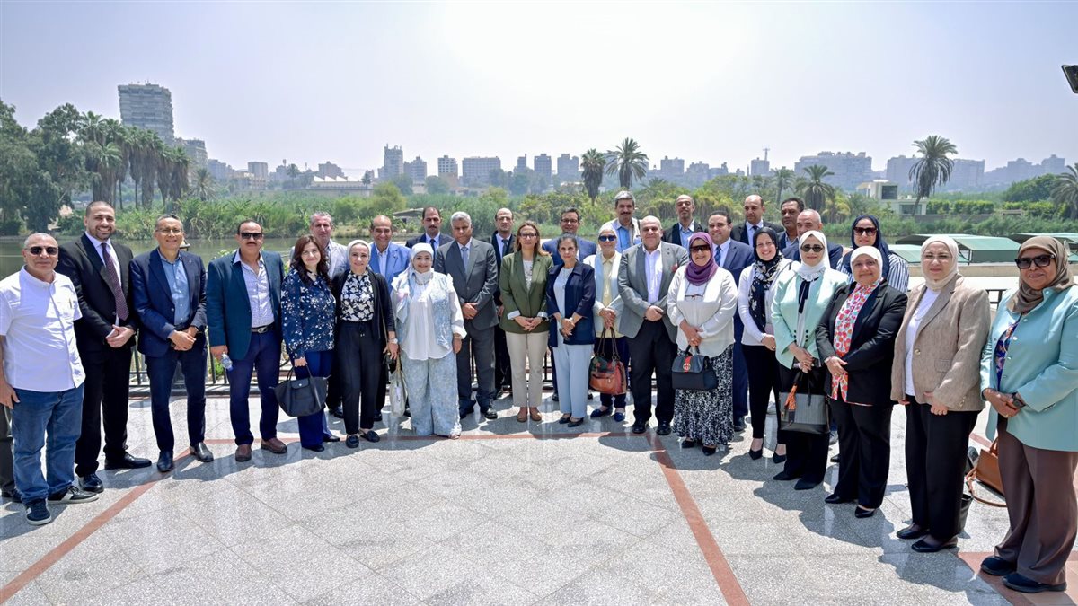 اجتماع مجلس شئون البيئة بجامعة القاهرة