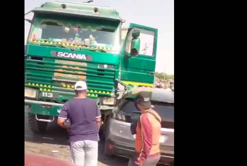 شاحنة تحطم سيارات بالتجمع الخامس، فيتو