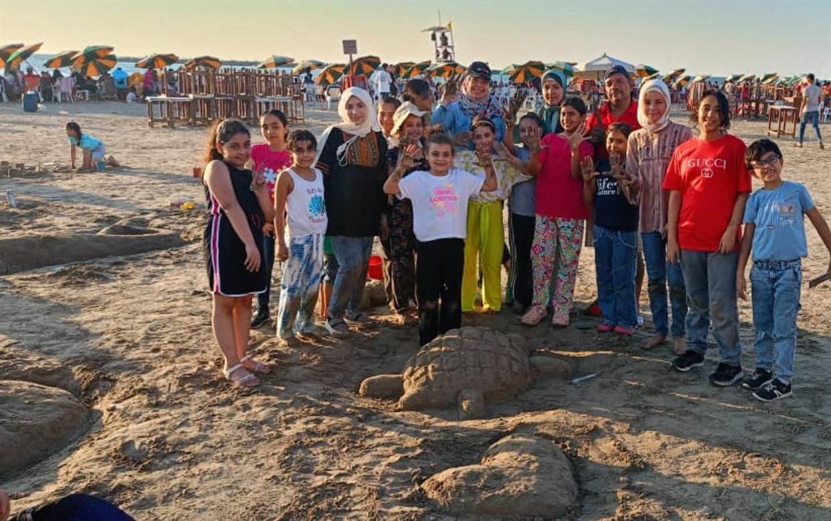 مهرجان الرسم والتلوين على الرمال بشاطئ ٦٣ بمدينة رأس البر