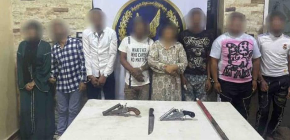 <strong>القبض على 9 متهمين في مشاجرة دامية بسبب معاكسة سيدة بمنطقة السلام</strong>