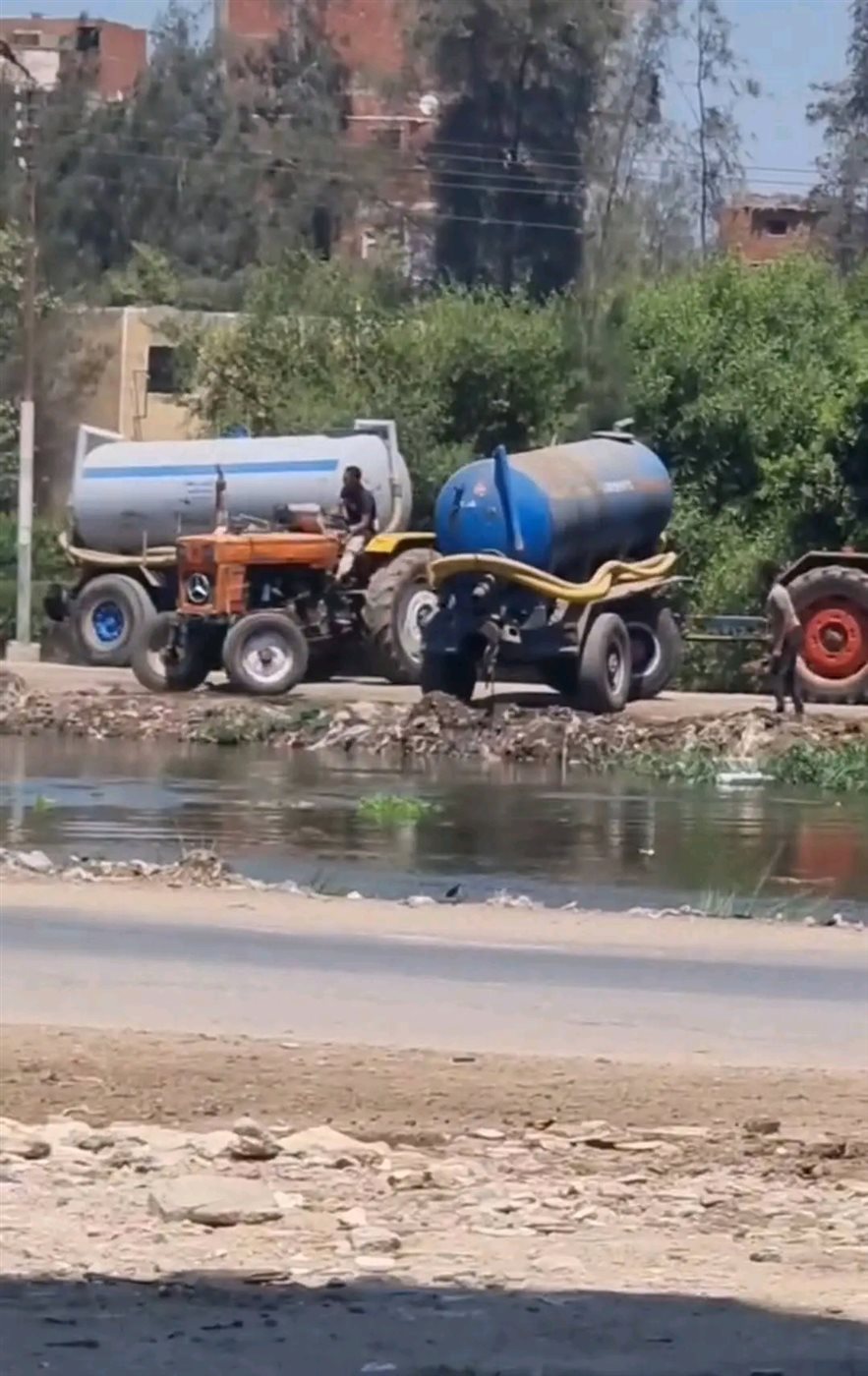 النيابة تتحرك وتحجز المتهمين.. تفريغ ترعة للري بمياه الصرف الصحي يثير الغضب بالشرقية،فيتو<br>