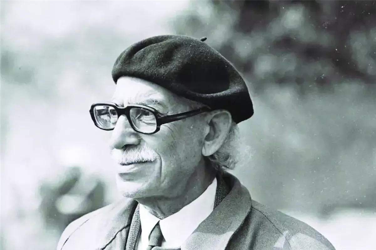 الاديب توفيق الحكيم 