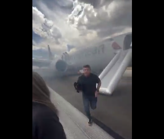 لحظة فزع وهروب ركاب الطائرة الأمريكية، فيتو