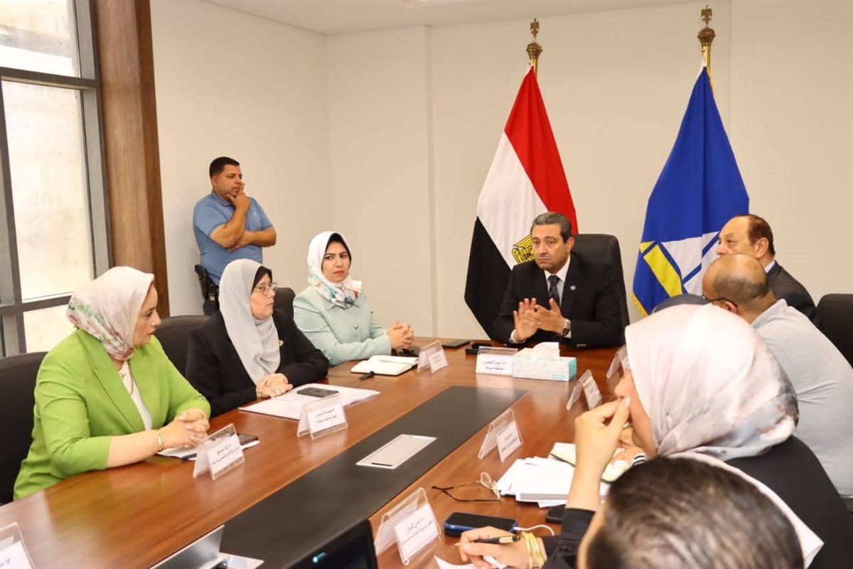 المحافظ يجتمع لبحث المستجدات المتعلقة بملف منظومة التأمين الصحي الشامل