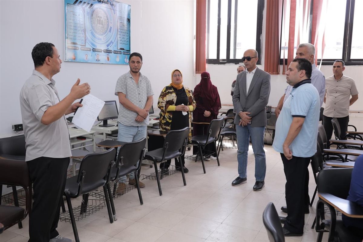 رئيس جامعة دمنهور يتابع استقبال الطلاب في معامل التنسيق الإلكتروني، فيتو
