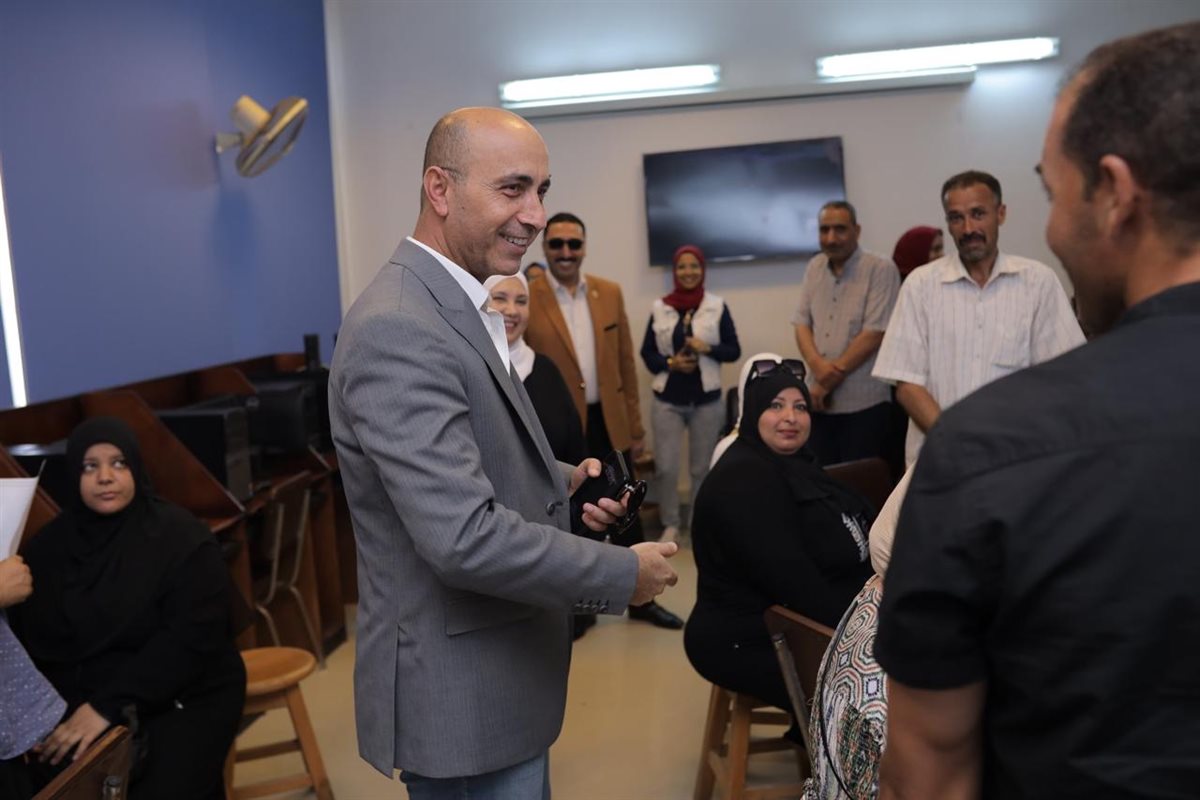 رئيس جامعة دمنهور يتابع استقبال الطلاب في معامل التنسيق الإلكتروني، فيتو
