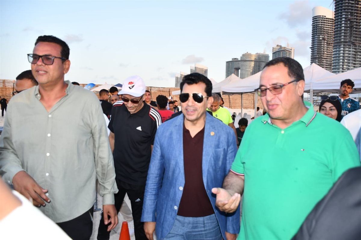 أشرف صبحي يشهد بطولة