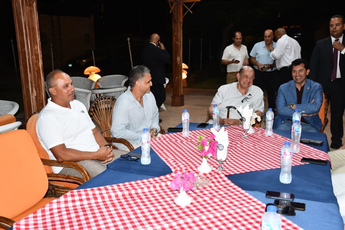 وزير الشباب والرياضة يتفقد نادي السيارات والرحلات بالعلمين