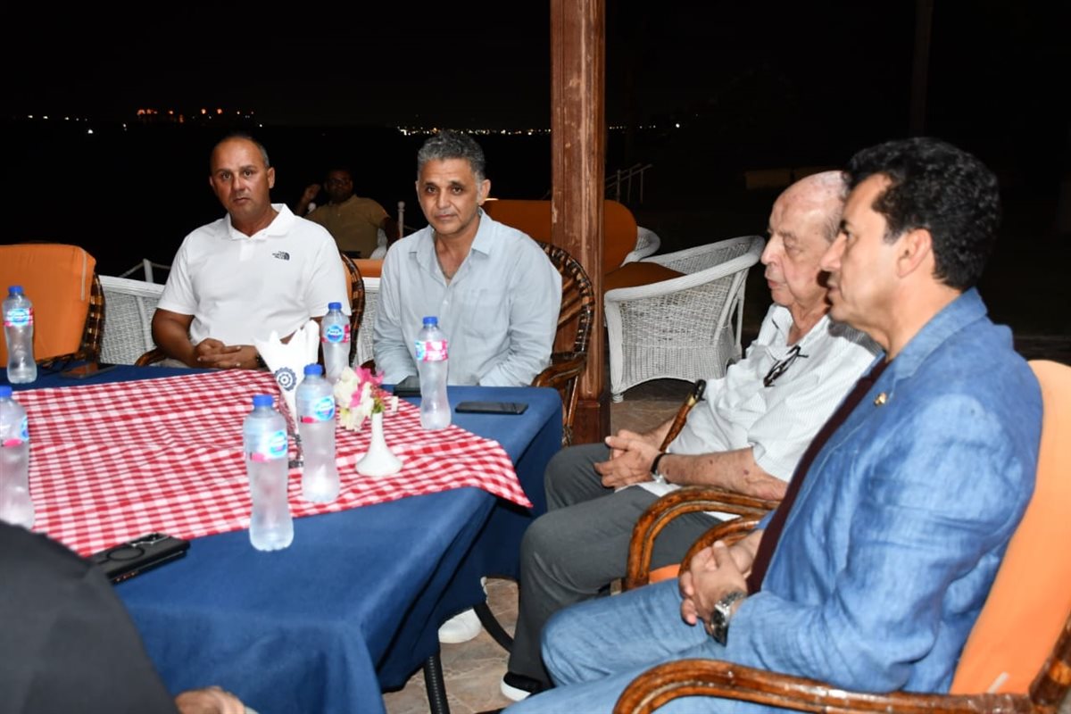 وزير الشباب والرياضة يتفقد نادي السيارات والرحلات بالعلمين