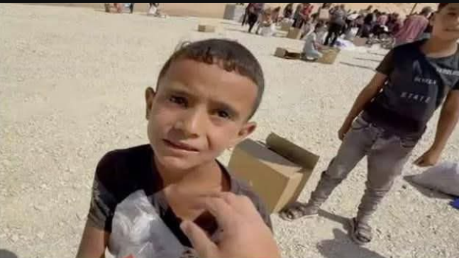 الطفل أمير مشى 12 كيلو للحصول على المساعدات، فيتو