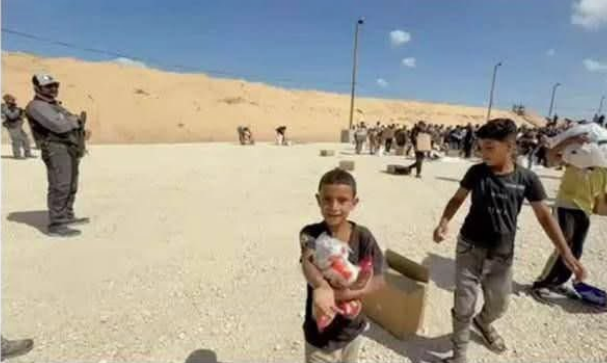 كيس أرز وعدس كل ما تمكن أمير من الحصول عليه، فيتو