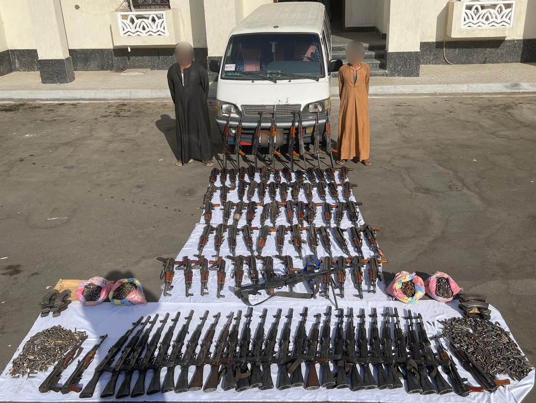 <strong>إحباط محاولة عنصرين جنائيين جلب أسلحة نارية غير مرخصة بقيمة 22 مليون جنيه</strong>