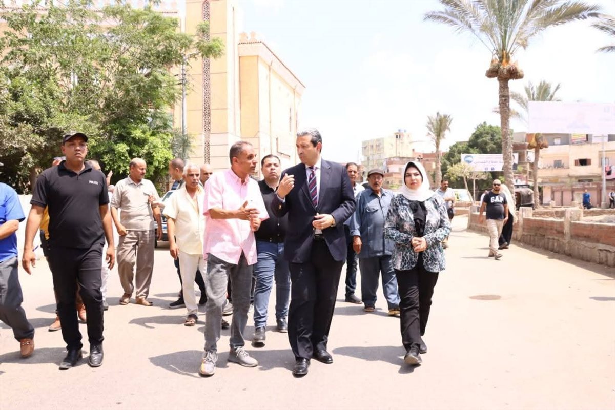 محافظ دمياط يستمع الي شكاوي المواطنين والسائقين  