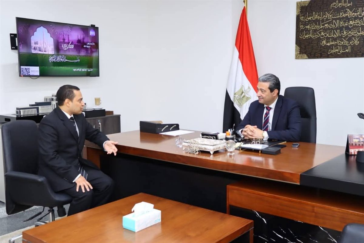 الدكتور ايمن الشهابي، محافظ دمياط يستقبل الدكتور محمد عبد الخالق، مدير مديرية الصحة الجديد