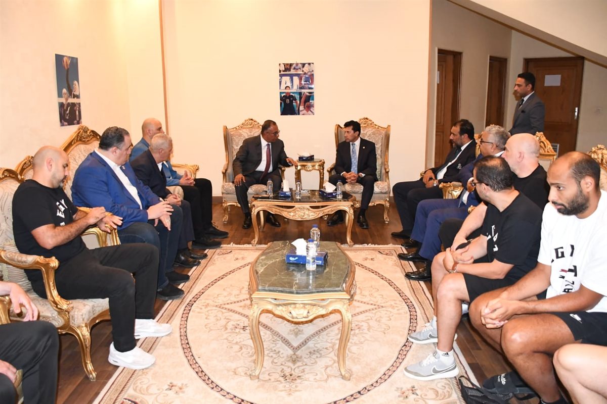 أشرف صبحي يلتقي منتخب السلة قبل خوض منافسات بطولة الأفروباسكت 2025