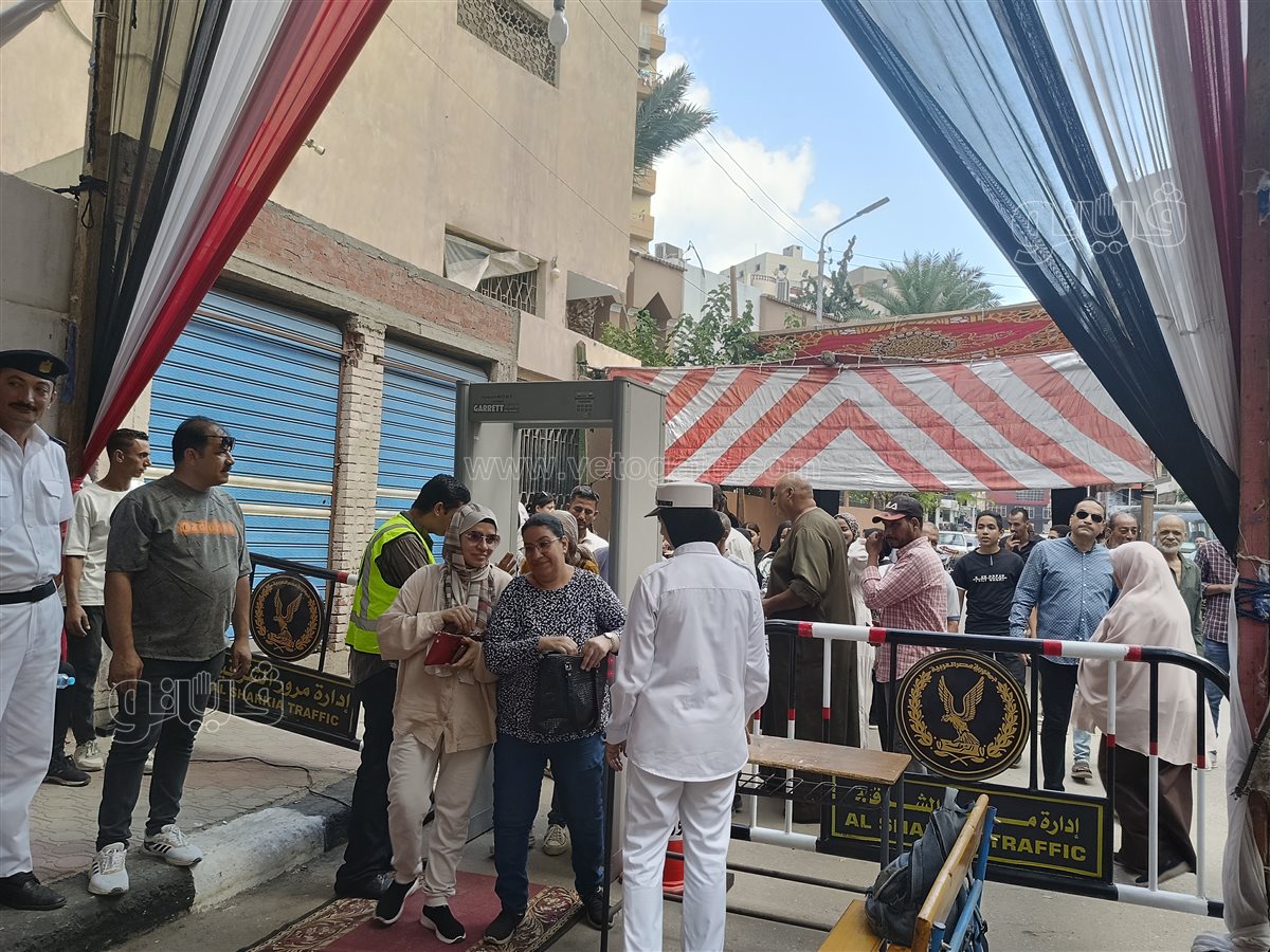 إقبال لافت للنساء والفتيات وكبار السن على لجان انتخابات الشيوخ في الشرقية وسط أجواء احتفالية،فيتو