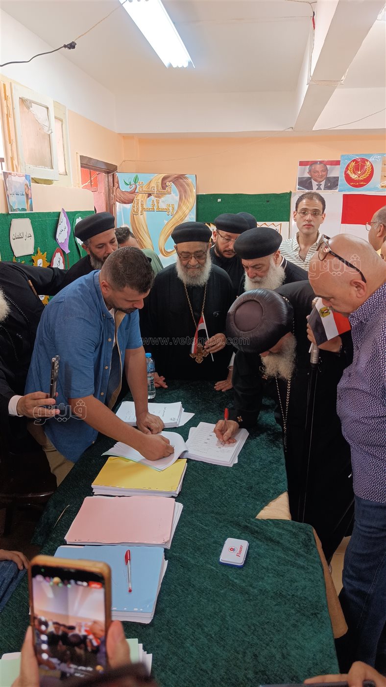 مطران بورسعيد يدلي بصوته الانتخابي، فيتو